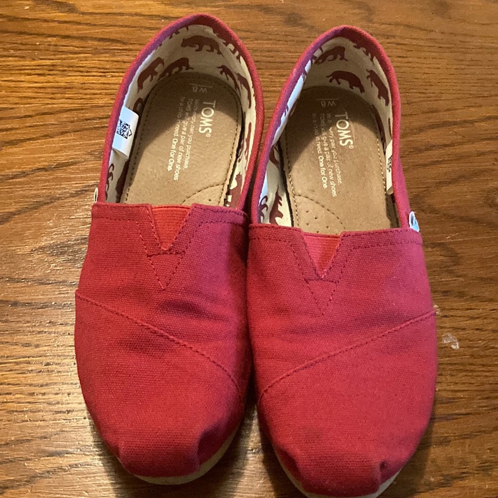 Women’s Red Toms